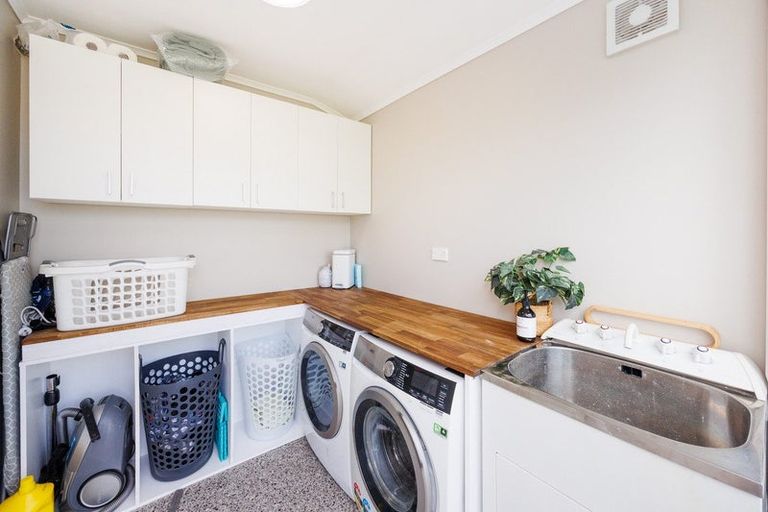 Photo of property in 2 Dalrymple Place, Marton, 4710