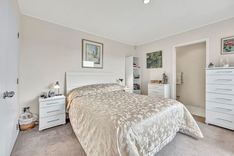 Photo of property in 1/11 Bernleigh Terrace, West Harbour, Auckland, 0618