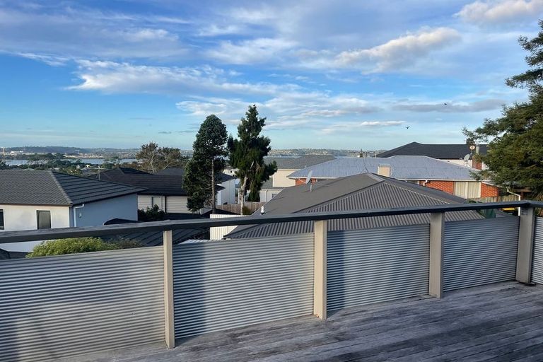 Photo of property in 136 Luckens Road, West Harbour, Auckland, 0618