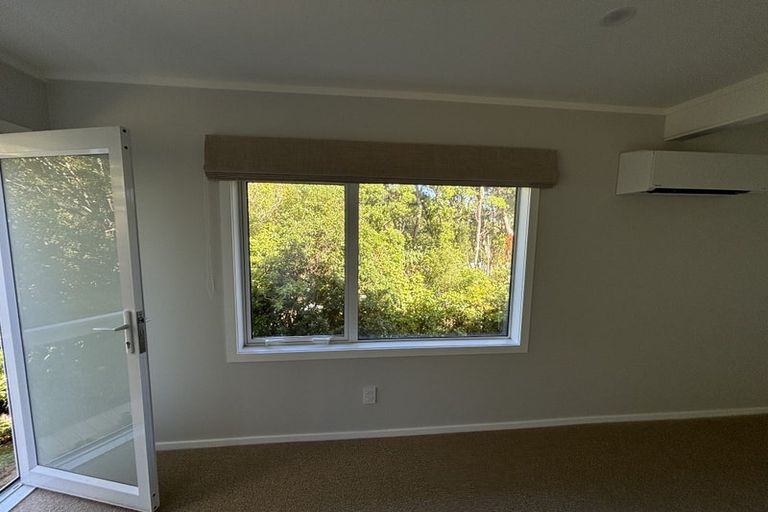 Photo of property in 42 Versailles Street, Karori, Wellington, 6012