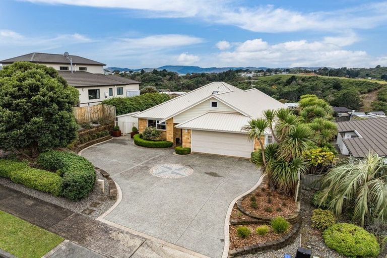 Photo of property in 80 Te Puia Drive, Aotea, Porirua, 5024