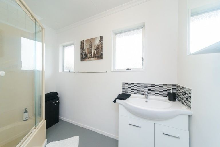 Photo of property in 10 Hillcrest Drive, Kelvin Grove, Palmerston North, 4414