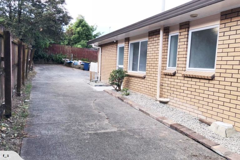 Photo of property in 11 Kearney Place, Massey, Auckland, 0614