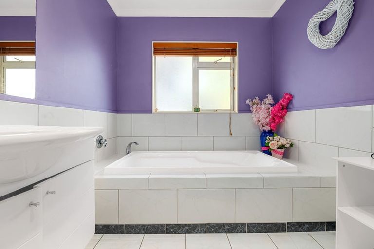 Photo of property in 76 Saint James Drive, Huntington, Hamilton, 3210