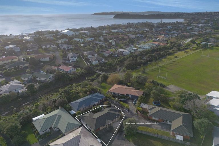 Photo of property in 1/20 Greta Place, Stanmore Bay, Whangaparaoa, 0932