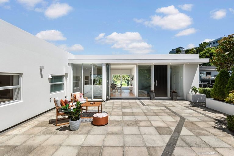 Photo of property in 16 Rama Crescent, Khandallah, Wellington, 6035