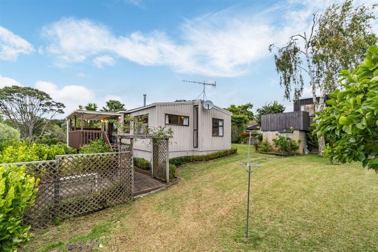 Photo of property in 1/48 Lemnos Place, Titirangi, Auckland, 0604