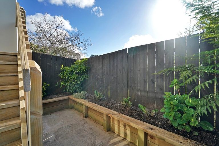 Photo of property in 12/6 Islington Avenue, New Lynn, Auckland, 0600