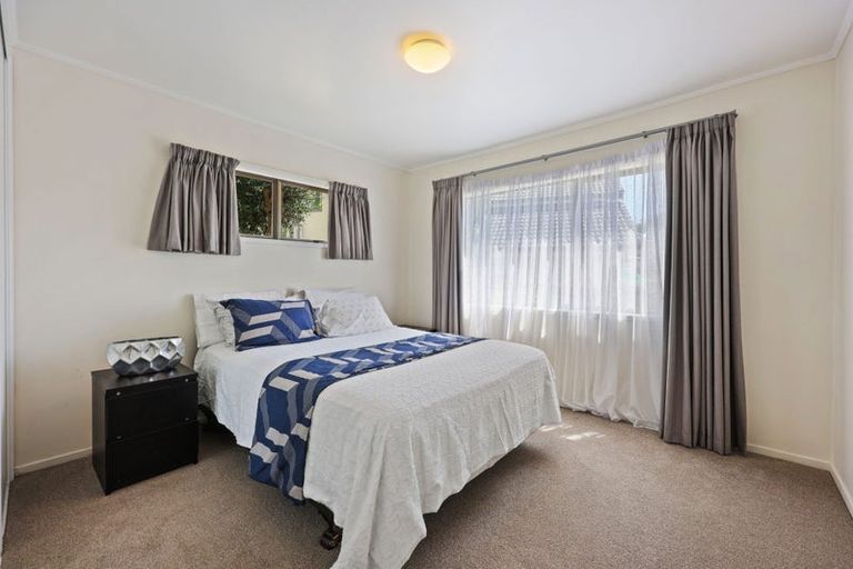 Photo of property in 2/30 Curacao Place, Half Moon Bay, Auckland, 2012