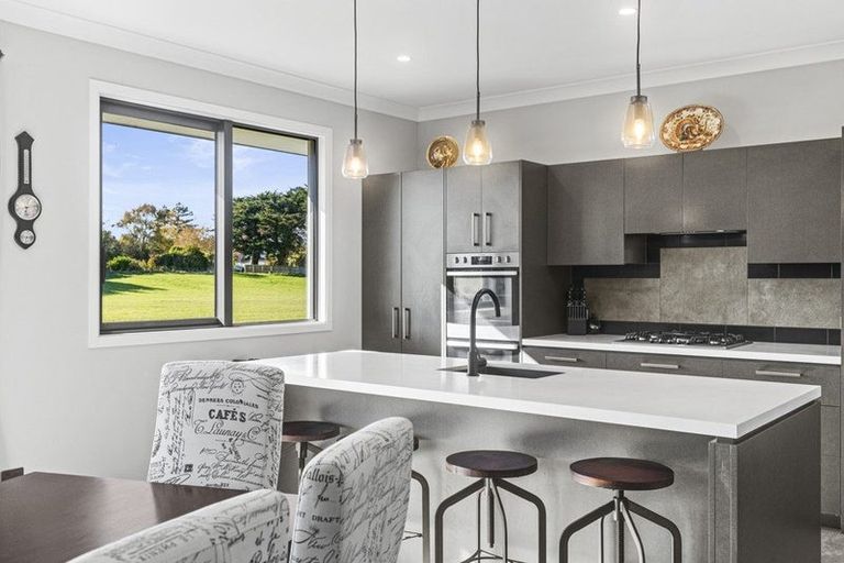 Photo of property in 10 Hanalin Drive, Marton, 4710