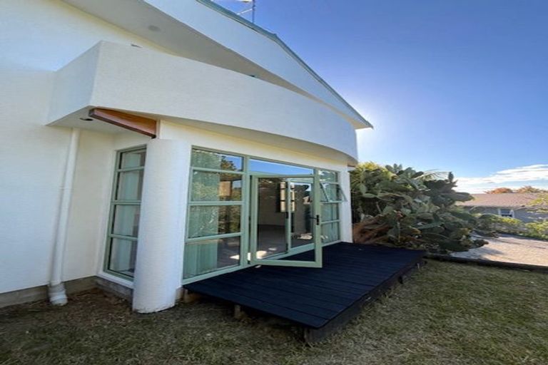 Photo of property in 15 Hague Place, Birkenhead, Auckland, 0626