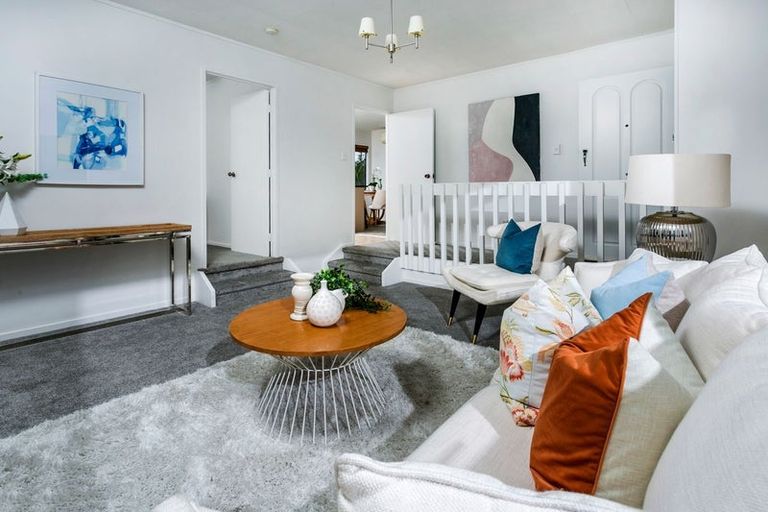 Photo of property in 11 Cabello Place, Unsworth Heights, Auckland, 0632