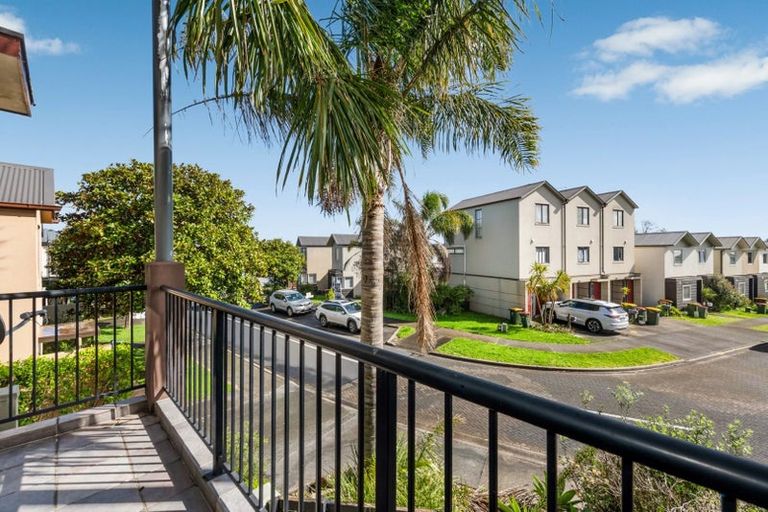 Photo of property in 7/29 Haven Drive, East Tamaki, Auckland, 2013