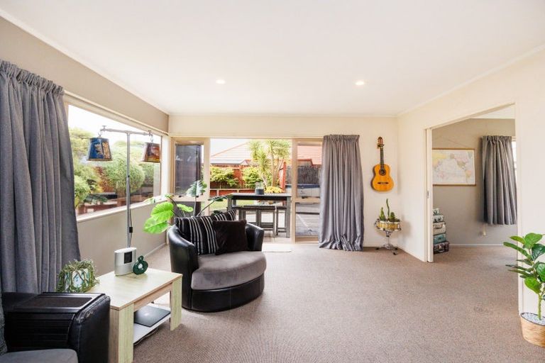 Photo of property in 19 Rothesay Place, Highbury, Palmerston North, 4412