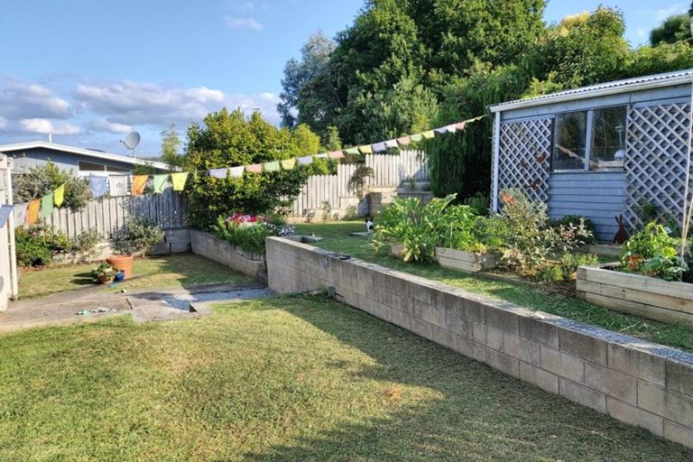 Photo of property in 17 Rautawhiri Road, Helensville, 0800