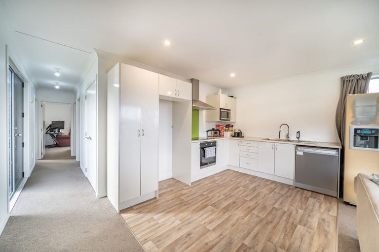 Photo of property in 90 Sunstone Crescent, Timberlea, Upper Hutt, 5018