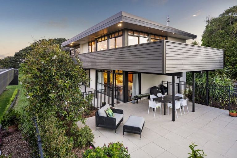 Photo of property in 181 Vaughans Road, Okura, Auckland, 0792