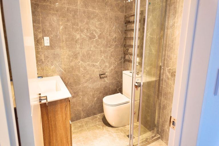 Photo of property in 44d Cyclarama Crescent, Massey, Auckland, 0614