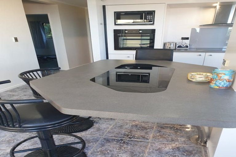 Photo of property in 3a Bury Grove, Strathmore Park, Wellington, 6022