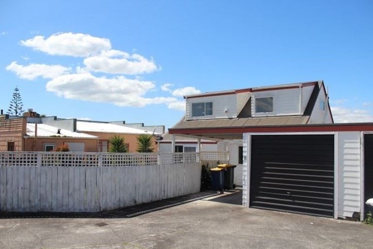 Photo of property in 10 Rewa Street, New Lynn, Auckland, 0600