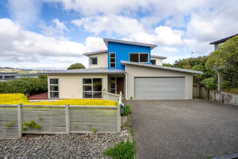 Photo of property in 42 Waverton Terrace, Churton Park, Wellington, 6037