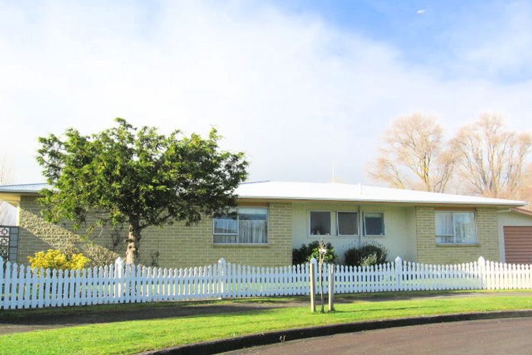 Photo of property in 16 Sandstrom Grove, Feilding, 4702