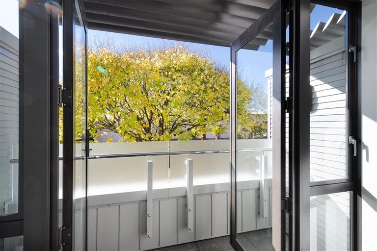 Photo of property in 23b/30 Westward Ho, Glen Eden, Auckland, 0602
