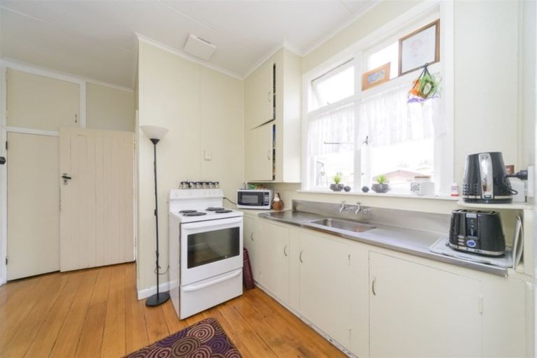 Photo of property in 77 Hillcrest Drive, Kelvin Grove, Palmerston North, 4414
