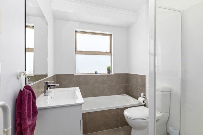 Photo of property in 2 Cataldo Mews, Avalon, Lower Hutt, 5011