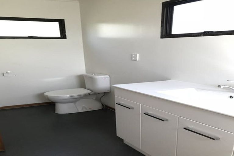 Photo of property in 139 Aviemore Drive, Highland Park, Auckland, 2010