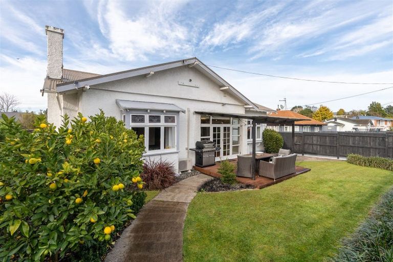 Photo of property in 13 Forest Lake Road, Forest Lake, Hamilton, 3200