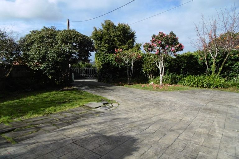 Photo of property in 8 Merchant Avenue, Te Atatu South, Auckland, 0610