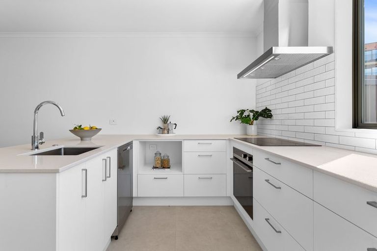 Photo of property in 16 Hema Road, Hobsonville, 0616