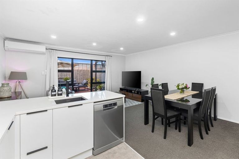 Photo of property in 11/17 Harbour View Road, Te Atatu Peninsula, Auckland, 0610