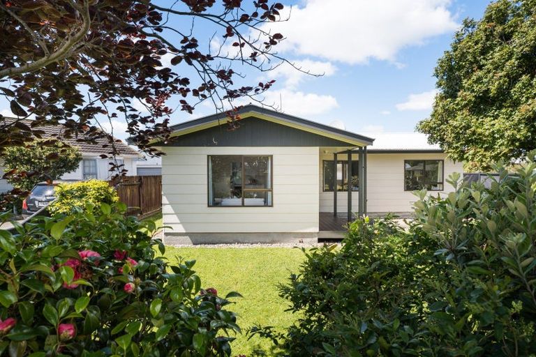 Photo of property in 60 Hillcrest Drive, Kelvin Grove, Palmerston North, 4414