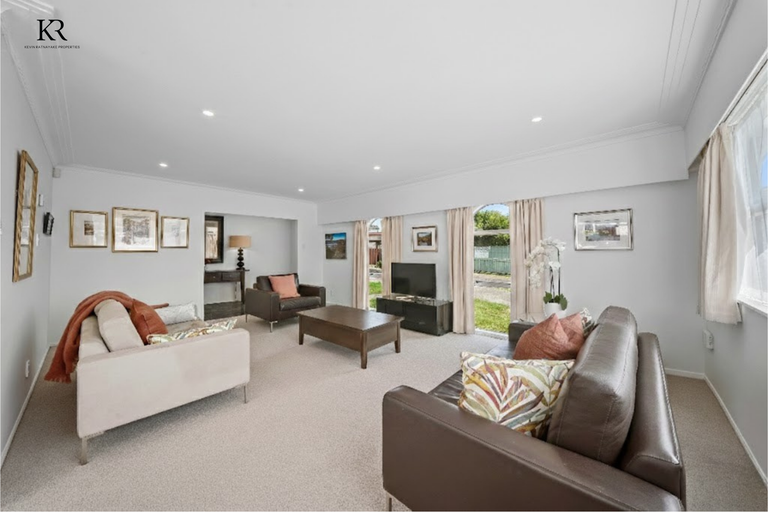 Photo of property in 10 Alf Walker Place, Papakura, 2110