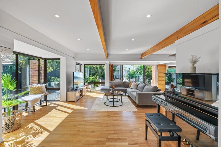 Photo of property in 143 Straven Road, Fendalton, Christchurch, 8014