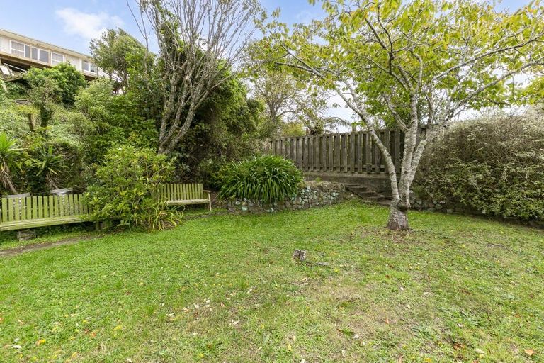 Photo of property in 52 Kenmore Street, Newlands, Wellington, 6037
