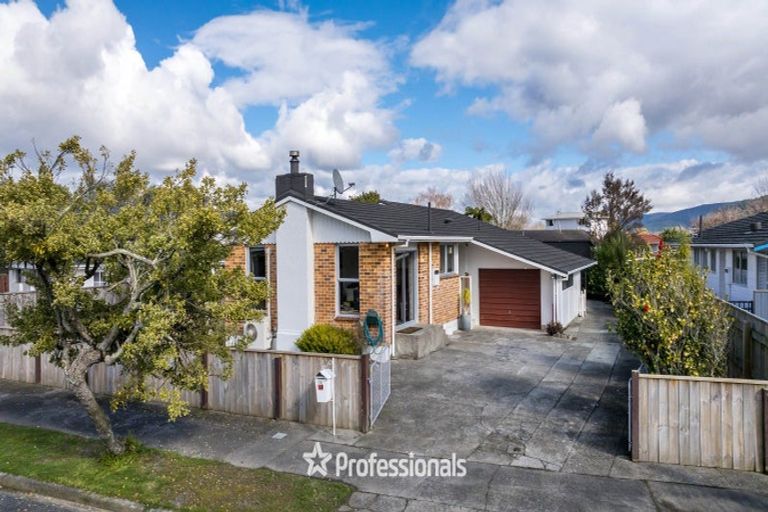 Photo of property in 15 Akron Grove, Totara Park, Upper Hutt, 5018