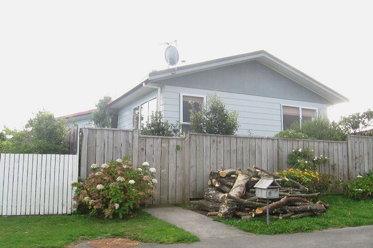 Photo of property in 61 Guadeloupe Crescent, Grenada Village, Wellington, 6037