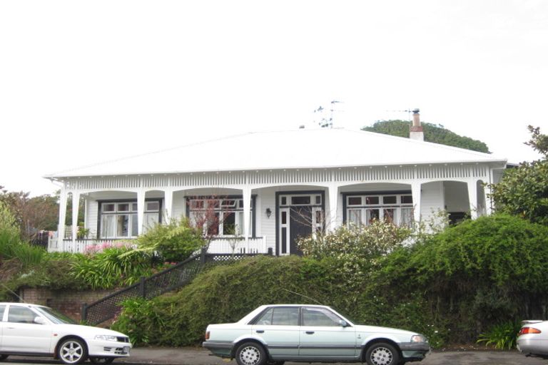 Photo of property in 215 Tukapa Street, Westown, New Plymouth, 4310