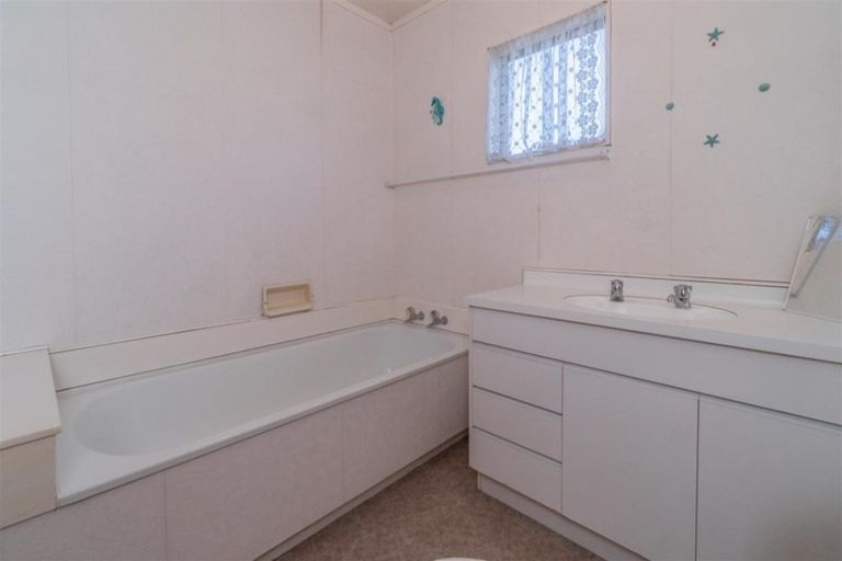 Photo of property in 4 Pine Street, New Lynn, Auckland, 0600