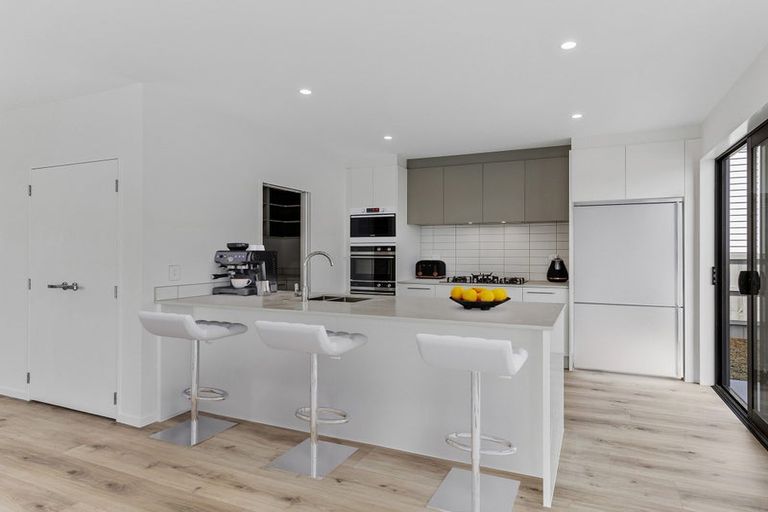 Photo of property in 24 Port Way, Rosehill, 2113