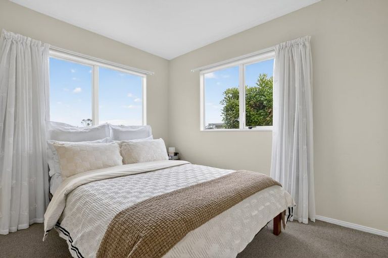 Photo of property in 2/74 Sunnynook Road, Sunnynook, Auckland, 0620