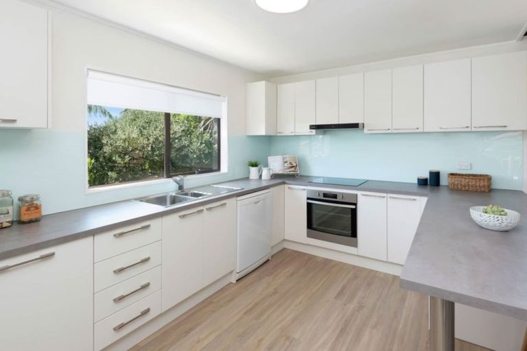 Photo of property in 9 Lastel Place, Shelly Park, Auckland, 2014