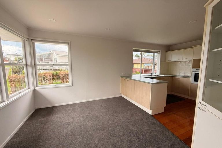 Photo of property in 19 Anne Road, Hillcrest, Auckland, 0627