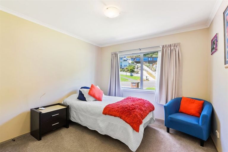 Photo of property in 16 Matuhi Street, Waikanae, 5036