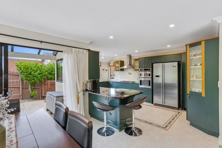 Photo of property in 17 Rosebay Rise, Henderson, Auckland, 0610