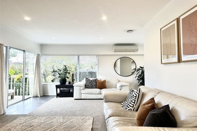 Photo of property in 3/9 Roberts Avenue, Bayswater, Auckland, 0622