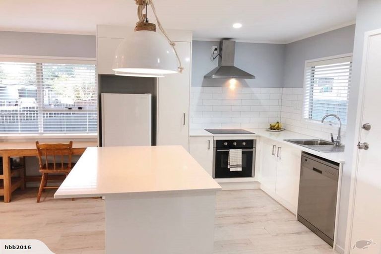 Photo of property in 3 Rapaki Place, Te Atatu Peninsula, Auckland, 0610